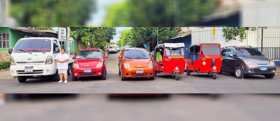 Arrestan a pandillera que administraba carros y mototaxis que hacían viajes privados para la 18-R