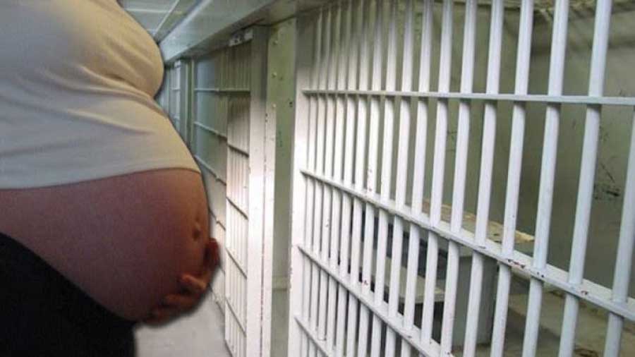 Mujer transgénero que embarazó a dos reclusas es sacada de prisión de mujeres en EEUU