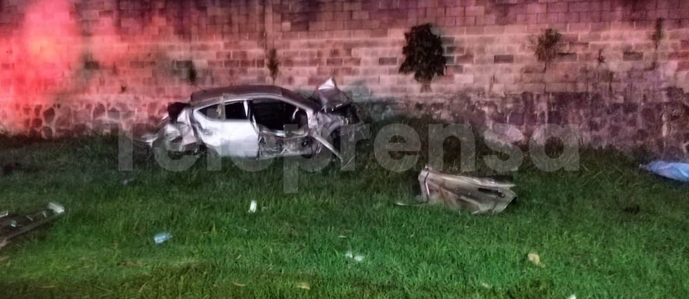 Un joven muerto y dos personas en estado crítico tras fuerte accidente en la autopista a Comalapa