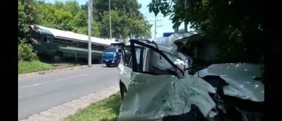 VIDEO: Reportan aparatoso accidente en carretera que conduce de Opico hacia Tacachico, La Libertad