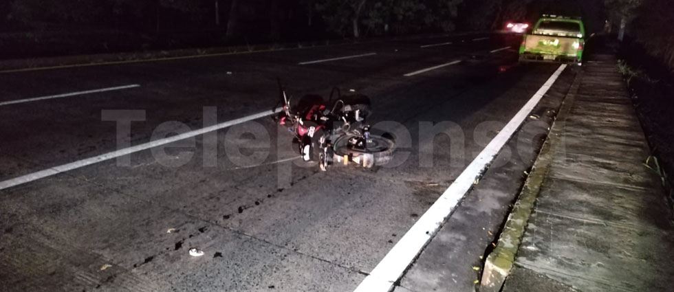 Conductor muere tras sufrir accidente de tránsito sobre la carretera a Comalapa