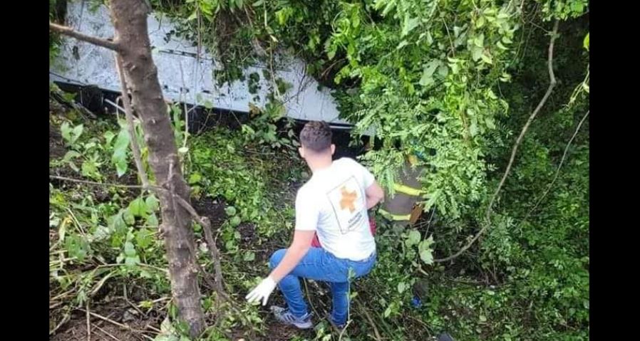 Otra tragedia: Reportan fatal accidente en un barranco de Metapán