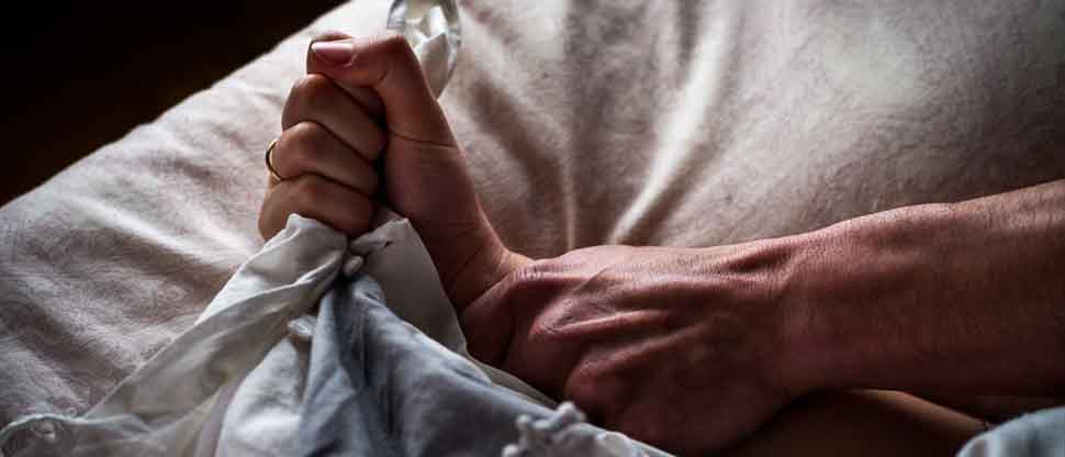 Imponen 20 años de cárcel a sujeto que violaba a su propia esposa