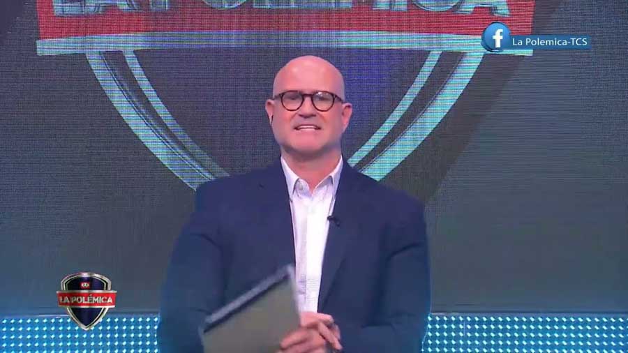 Tras 25 años, Álvaro Molina se despide de la televisión deportiva salvadoreña