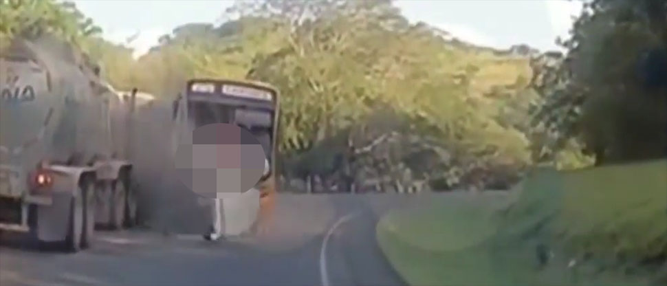 Captan instante cuando camión cisterna choca contra autobús de pasajeros en Nicaragua