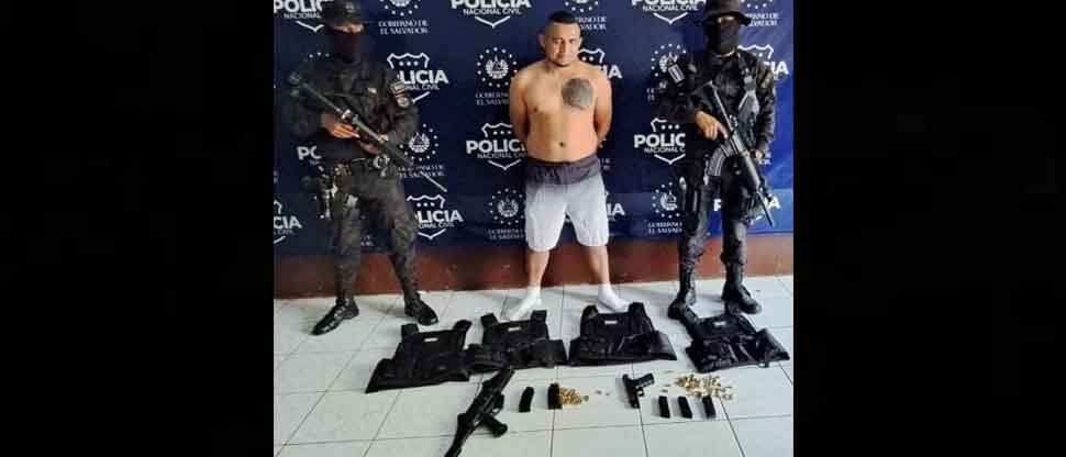 Capturan al Cachudo, pandillero que mantenía armas municiones y chalecos antibalas