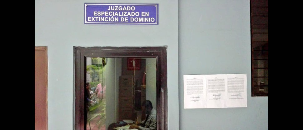 Juzgado declara a favor del Estado $6,330 y un automóvil decomisados a dos narcotraficantes