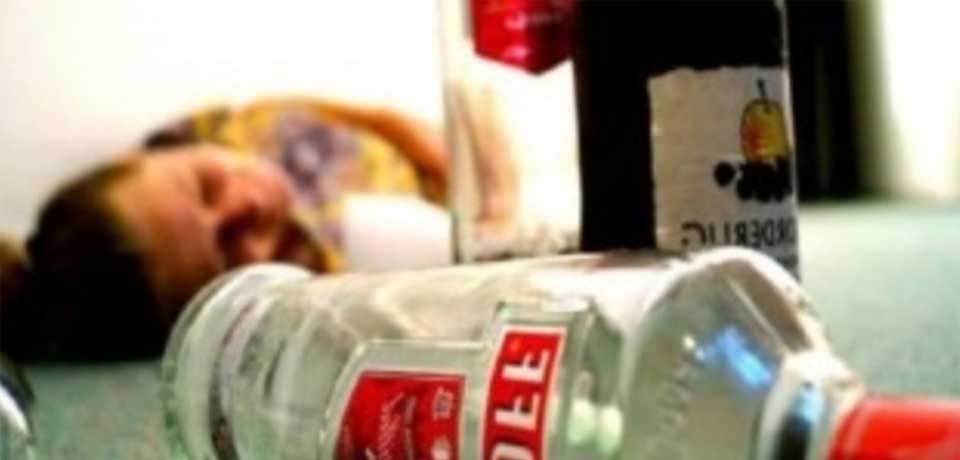Más de 25 muertos por consumo de alcohol adulterado en India
