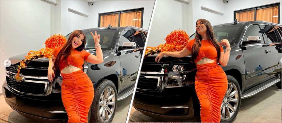 Tiktokera salvadoreña presume su «autoregalito» que se dio por trabajar en redes sociales