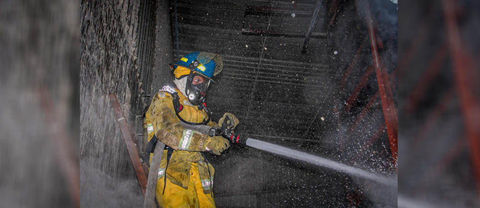 CBES trabaja por sofocar incendio en máquina industrial de secadora de arroz en Aguilares