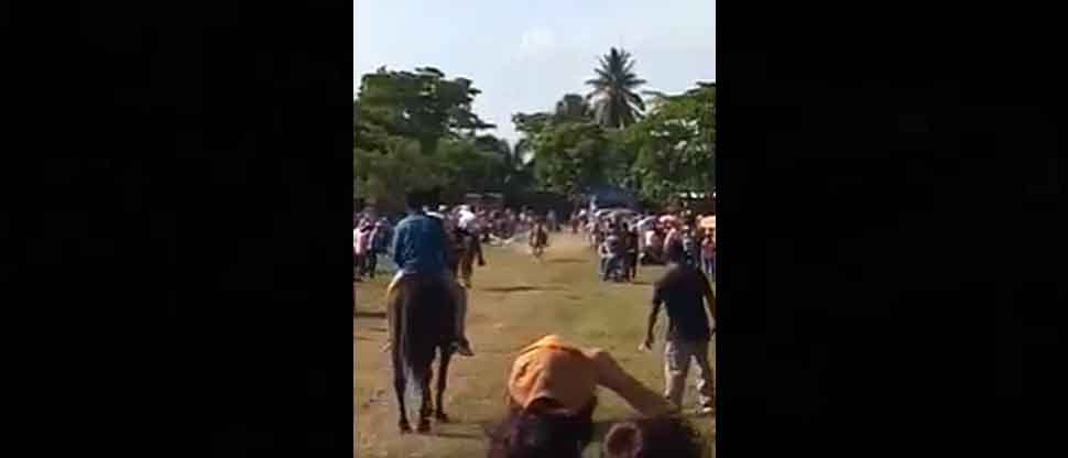 VIDEO: Hombre muere en choque de caballos durante una apuesta en carrera clandestina