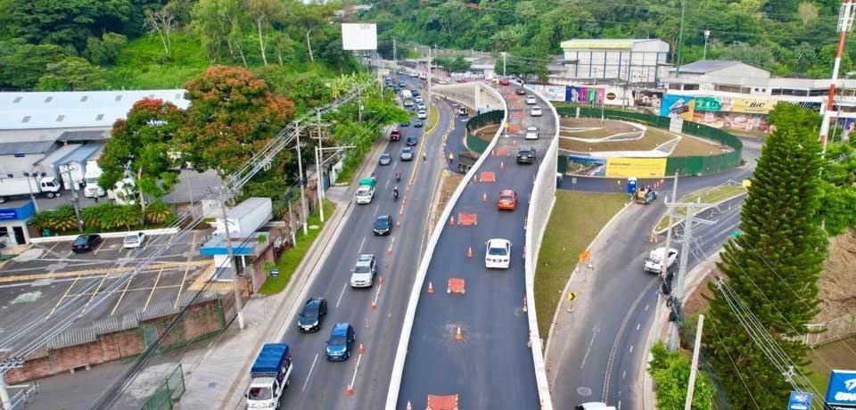 Habilitan tránsito en paso a desnivel en el redondel Utila