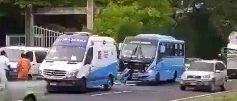 Reportan fuerte tráfico vehicular en carretera de Oro por triple accidente de tránsito