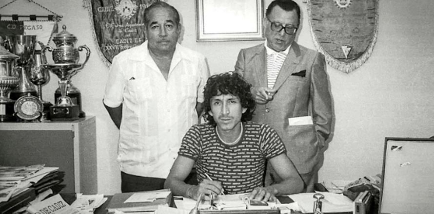 Un día como hoy, pero en 1982, Jorge González firmaba contrato con Cádiz C.F.