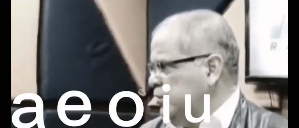 Oscar Ortiz olvida como pronunciar las vocales en una entrevista