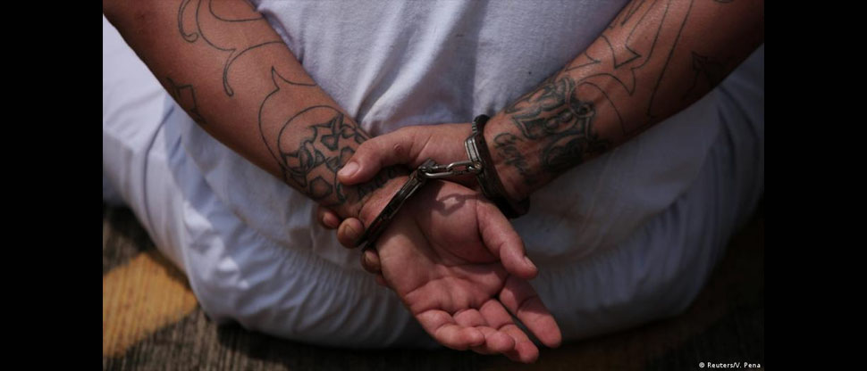 Mandan a la cárcel a terrorista atrapado en el centro de Santa Ana