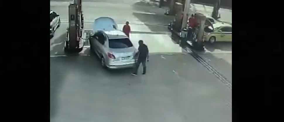 VIDEO: Cámara de seguridad registra el momento cuando vehículo explota en una gasolinera