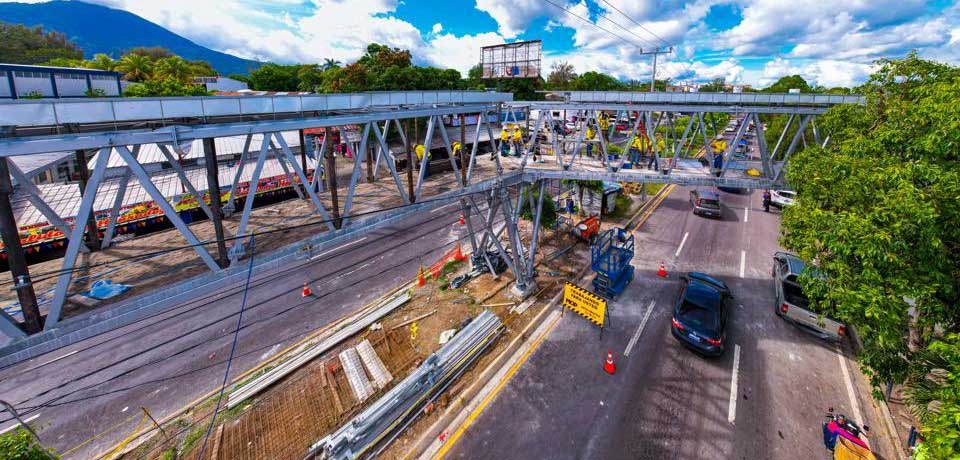Así avanzan los trabajos del túnel aéreo que conectará los edificios del Hospital de Niños Benjamín Bloom