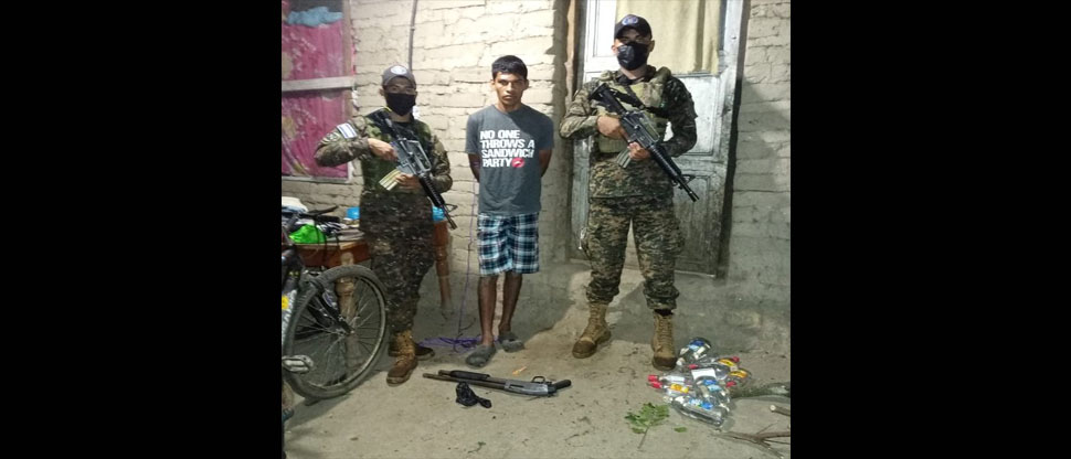 Atrapan a pandillero del barrio 18 con una escopeta sin los respectivos permisos