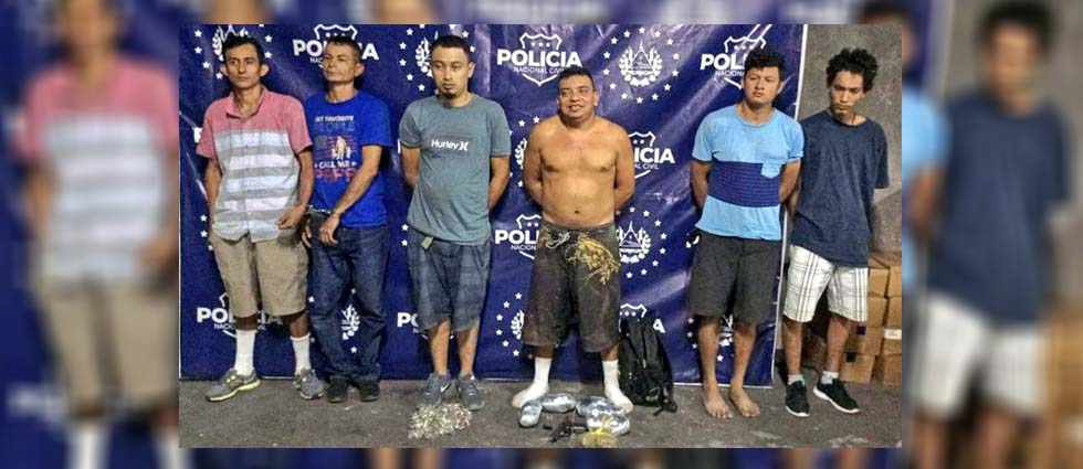 Detiene a 6 MS en un club nocturno del puerto de La Libertad y les incautan un fusil, una escopeta y una pistola