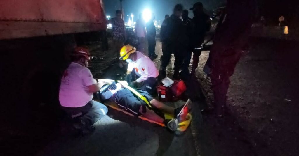 Motociclista acaba hospitalizado tras sufrir fuerte accidente de tránsito en La Libertad