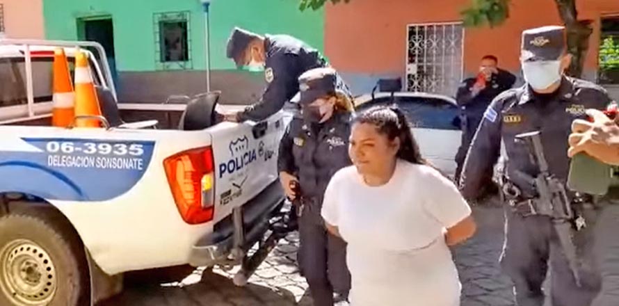Mandan a la cárcel a mujer que asesinó a su amiga embarazada y robó el bebé