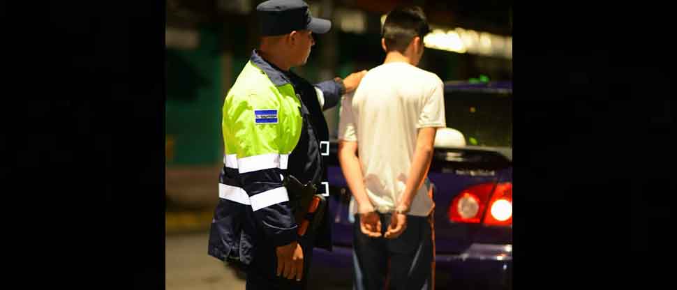 Una persona detectada conduciendo bajo efectos del alcohol se arriesga a 4 años de cárcel