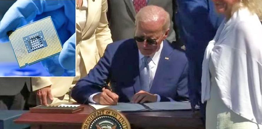 Biden firma ley de inversión en semiconductores para competir con China
