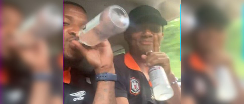 Filtran fotografía de jugadores del Águila consumiendo bebidas alcohólicas y con ropa del equipo