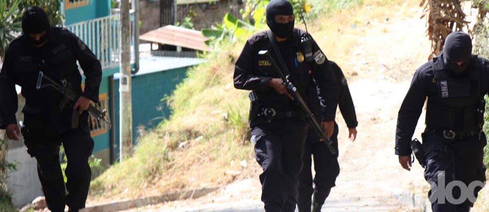 Pandillero muere tras atacar a tiros a policías
