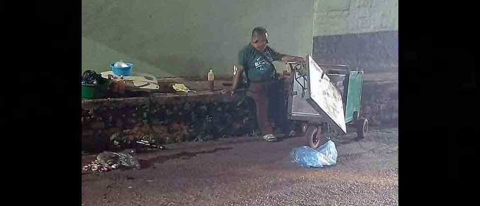 Conductor en estado de ebriedad se pasa llevando carretón de un vendedor de minutas en Sensuntepeque