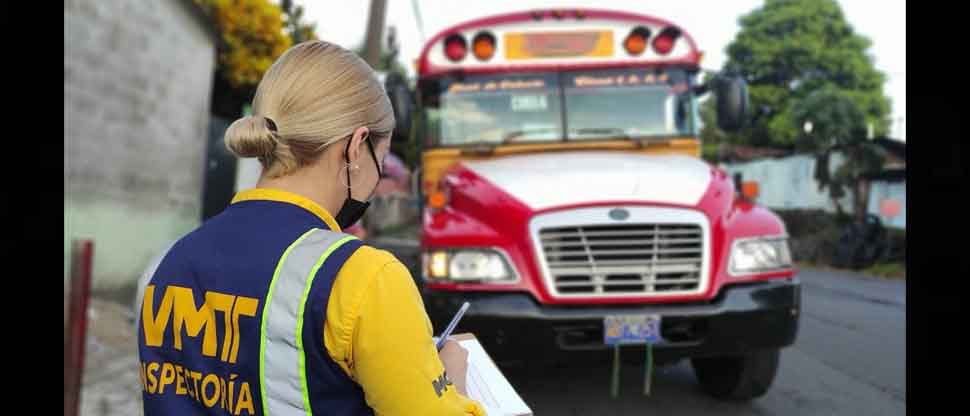 Multan a busero por aumentar la tarifa al pasaje no autorizado
