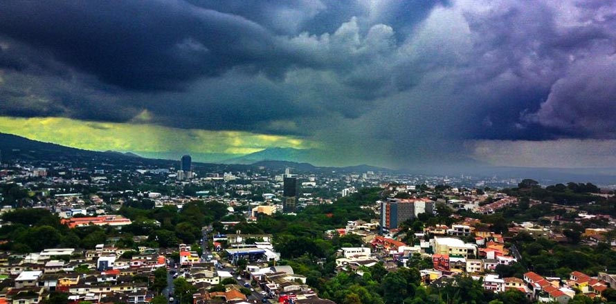 Se esperan tormentas y actividad eléctrica para esta tarde, según Medio Ambiente