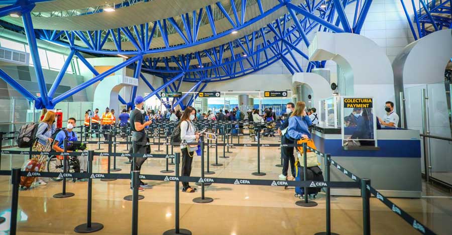 Flujo de pasajeros en el aeropuerto de El Salvador aumentó un 60 %