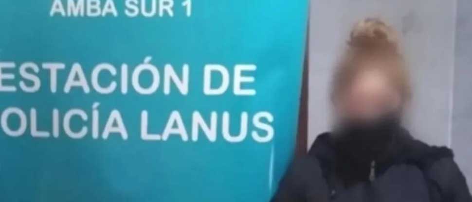 Detienen a madre que golpeó a la maestra de su hijo por llamarle «burro»