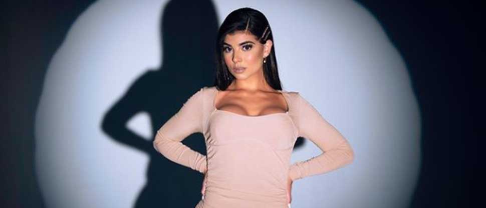 Adriana Hasbún denuncia que seguidores «quieren lamer sus patas» tras publicar imagen de sus piernas￼￼