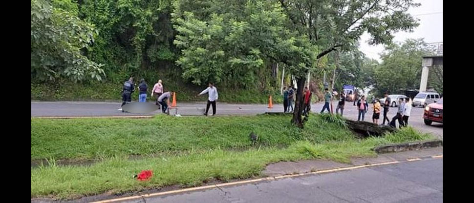 Atropellan a mujer y su cadáver queda tendido a escasos metros de una pasarela en El Carmen
