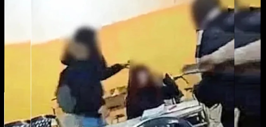 Compañeras de colegio golpean y amenazan a una jovencita por «ser linda y tener el pelo limpio»