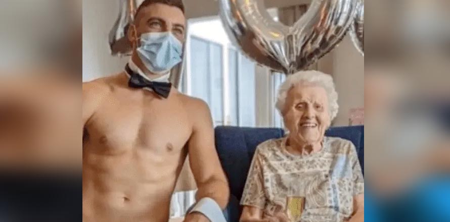 Abuelita cumple 106 años y de regalo pide show de strippers