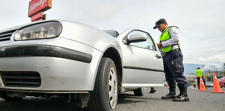 Continúan operativos vehiculares para detectar a conductores ebrios