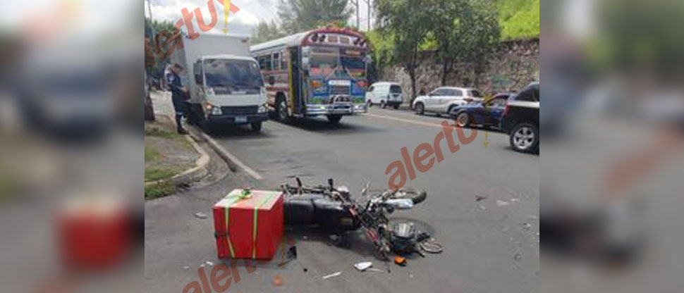 Embisten a motociclista en la alameda Juan Pablo II