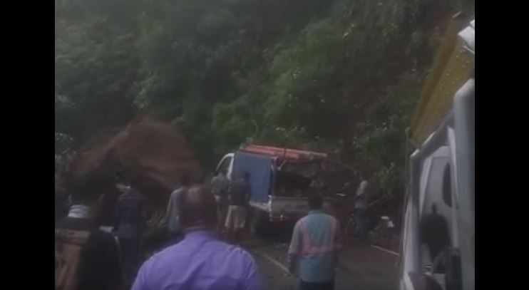 Reportan derrumbe y calle cerrada en Sonsonate | VIDEO