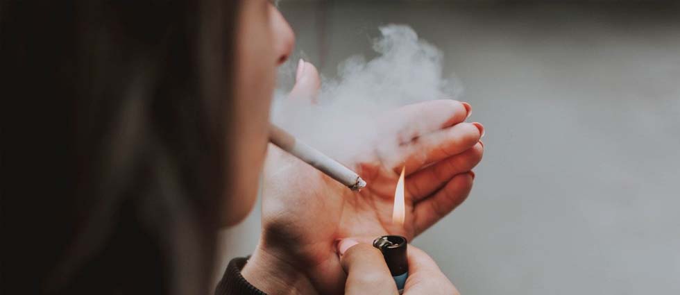 Francia prohíbe los cigarrillos en playas, parques y cerca de escuelas a partir del 1 de julio