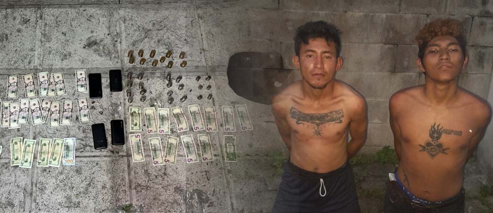 Sujetos no logran justificar porque tenían más de $800 y 55 porciones de cocaína