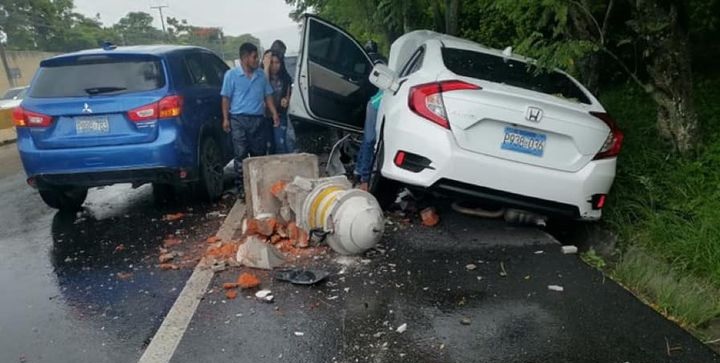 Reportan fuerte choque y tráfico complicado en avenida Jerusalén