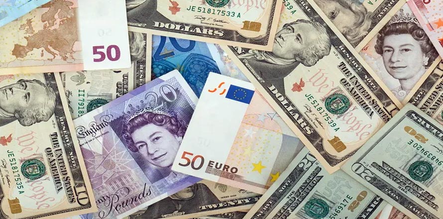 El euro alcanza su nivel más bajo en 20 años frente al dólar, $0.99.51