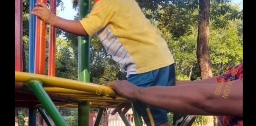 Reaparece padre de niño cuya madre murió en accidente en Sonsonate, mientras vendía fruta en la carretera