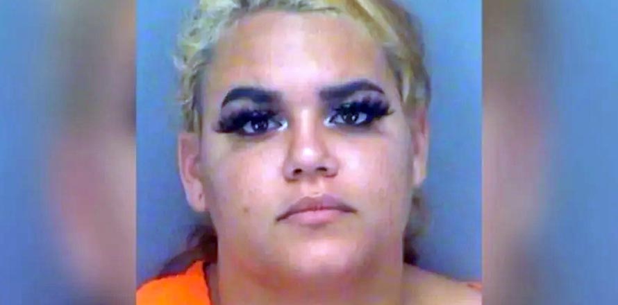 Se llevan presa a mujer que hizo baile erótico y se quitó la ropa frente a niños