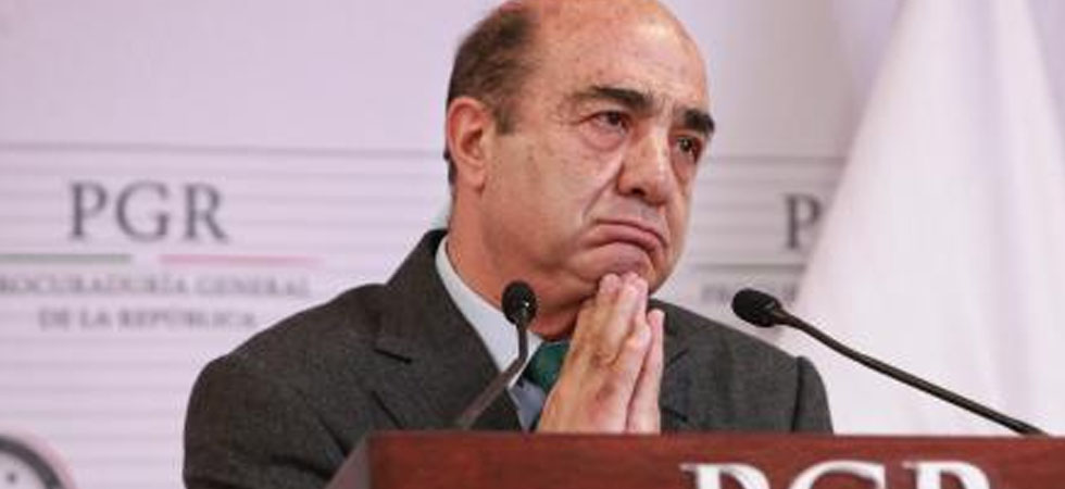 Mandan a juicio a exfiscal general de México por desaparición de 43 estudiantes