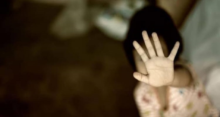 Niña de 13 años huyó de su casa al saber que su propia madre puso en venta su “virginidad”